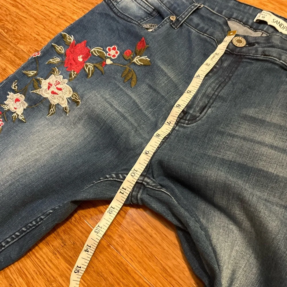 Sandpiper Embroidered Dark Wash Cropped Jeans – Floral – Size 18 - Picture 10 of 15